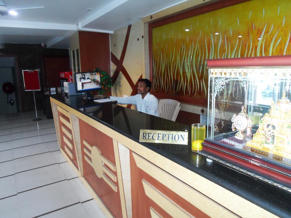 Hôtel Psr à Tirupati Extérieur photo